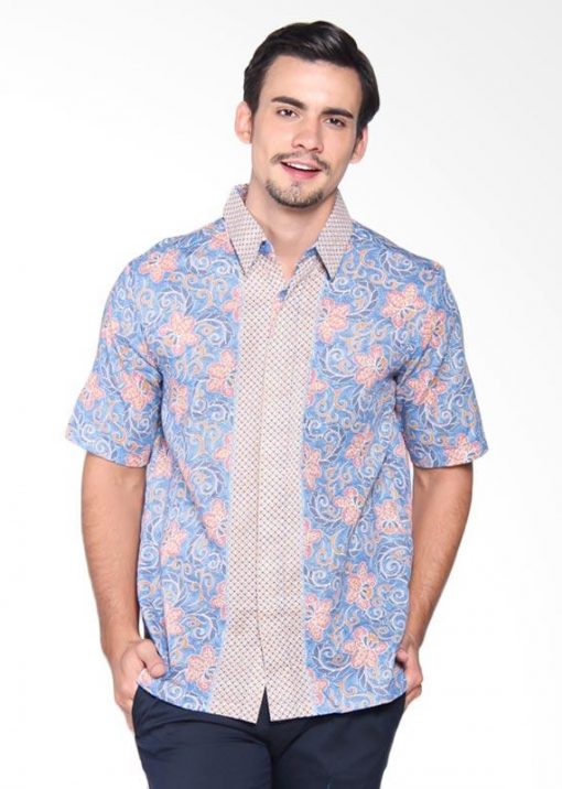 Short sleeves shirt Didesain trendy Dengan button opening, pointed collar, dan batik print Ideal digunakan untuk tampil fashionable Material : Katun prima