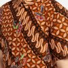 Short sleeve batik Didesain casual Pointed collar, front hidden button opening, dan left front pocket Sangat nyaman saat digunakan Material : Katun dan batik print
