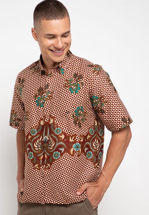 Batik lengan pendek Didesain trendy Pointed collar, front button opening Left chest pocket Material : Katun prima & batik print