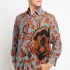 Short sleeves shirt Didesain ethnic dalam motif batik Pointed collar, front button opening Left chest pocket Material : Katun